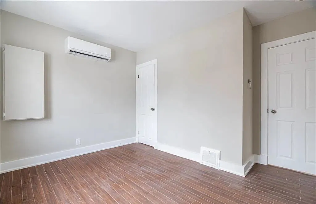 2 bed, 899 sqft, $2,000 — Photo 2