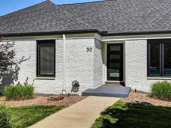 3rd image of 30 NE Normandy Ln