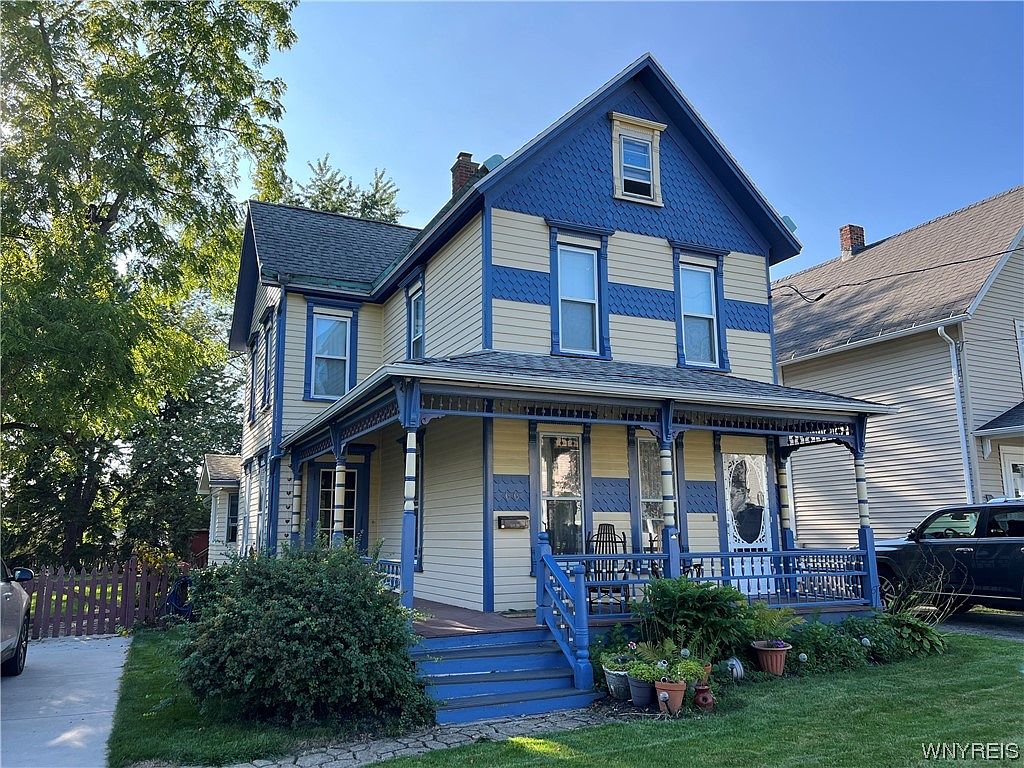 1892 Victorian Home in Lancaster, NY Victorian Listings