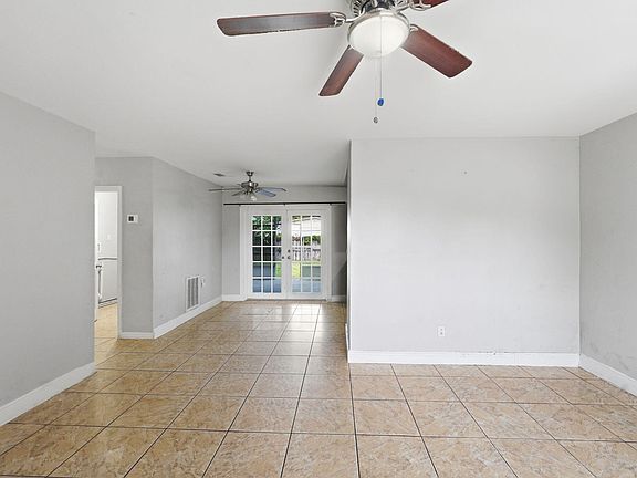 3rd image of 3100 SW 33rd Avenue