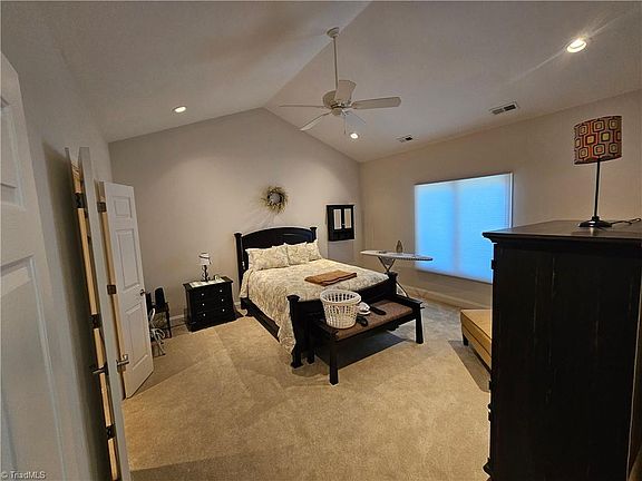 4th image of 347 Hollybrook Dr