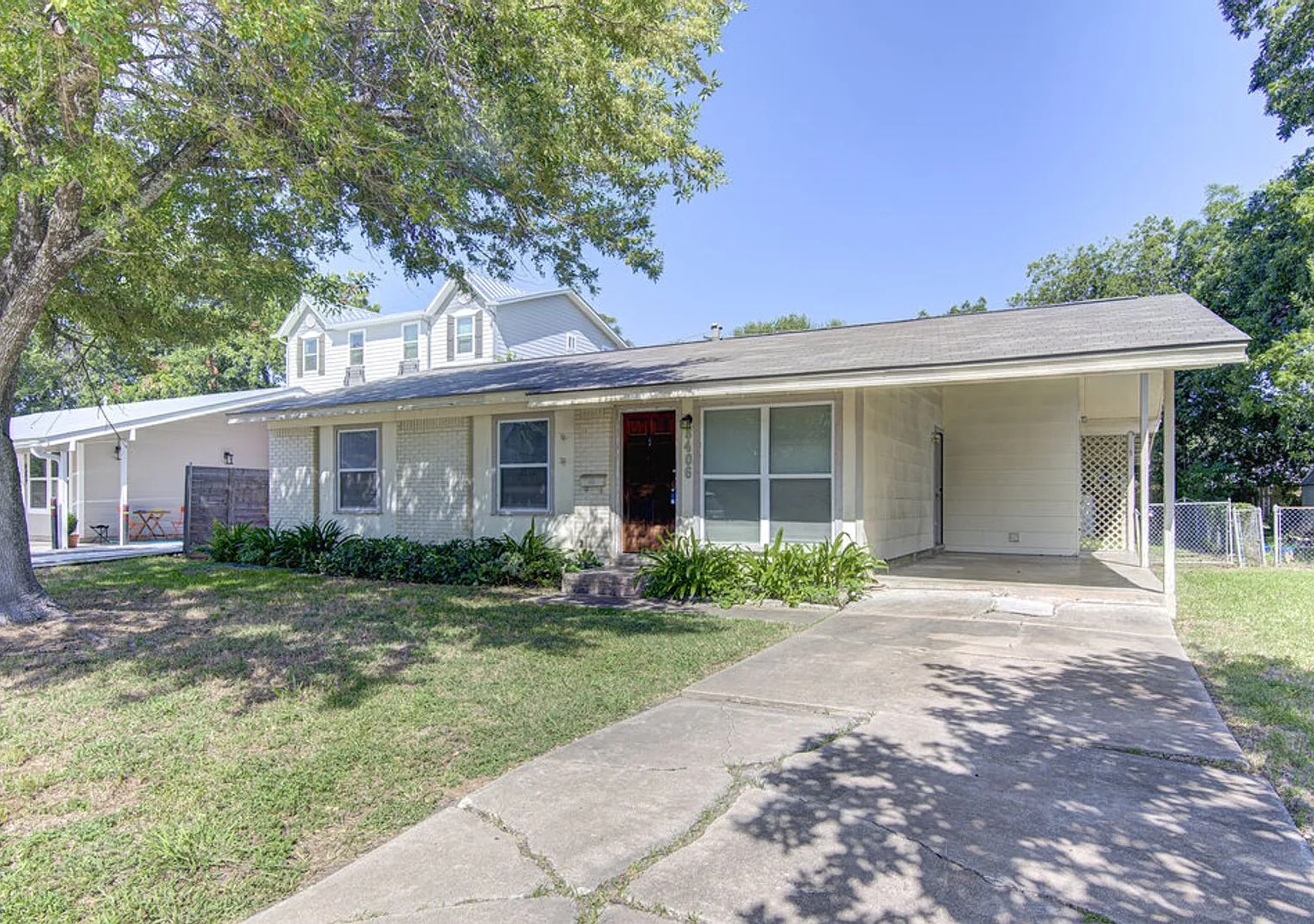 **Three Weeks Free Rent Charming 3-Bedroom Home With Spacious Backyard In North Austin! — Photo 1