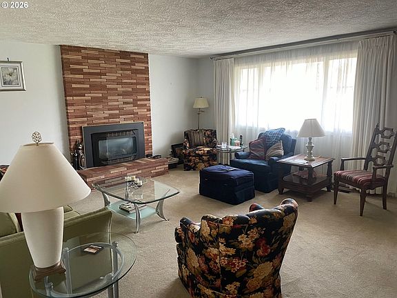 3rd image of 6454 SE Molt St