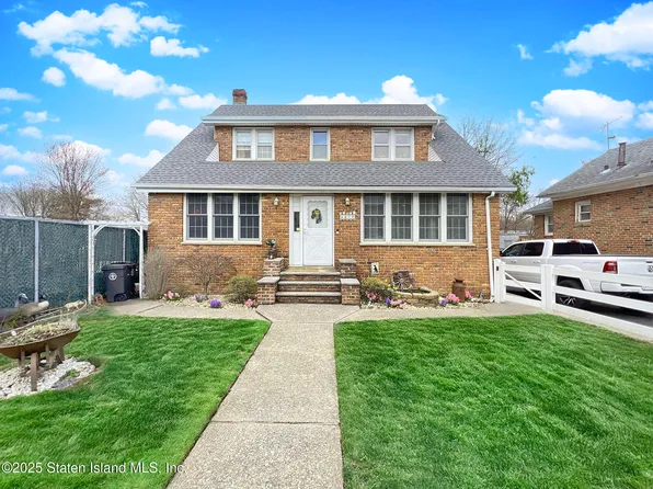 479 Sharrotts Rd, Staten Island, NY 10309