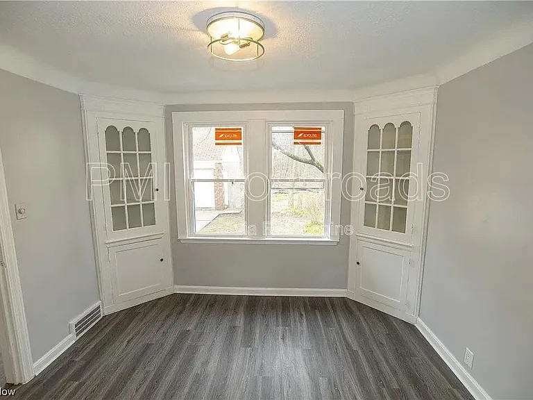 5194 Homewood Ave — Photo 2