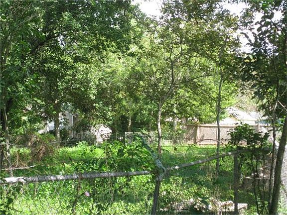 3rd image of 808 Paul Quinn St