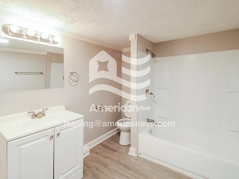 492593_013_bathroom_12.jpg