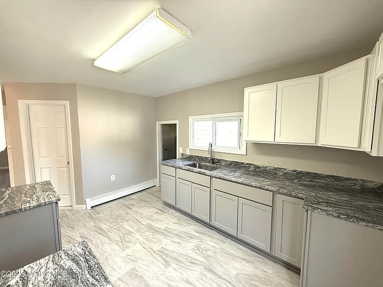 410 Bay Way — Photo 3