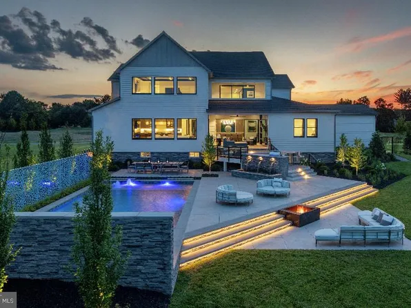 1212 Riley Preserve Ct, Great Falls, VA 22066