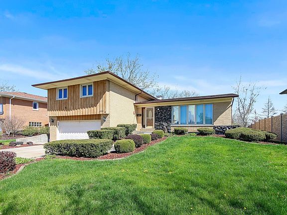 2nd image of 6641 Victoria Dr