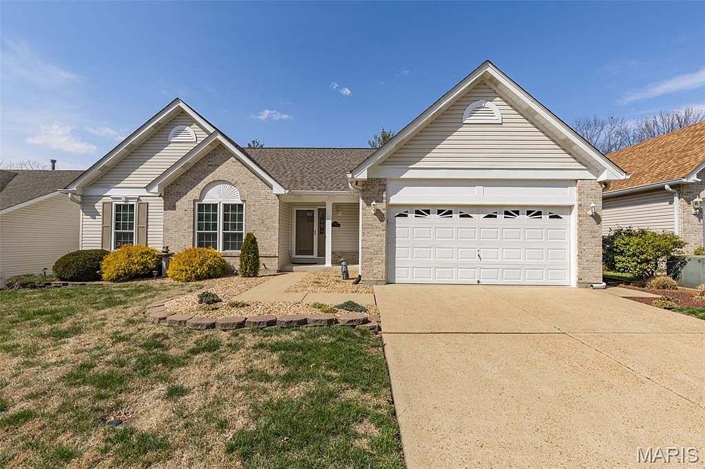 7225 Crystal Lake Ct, Saint Louis, MO 63129 | Zillow