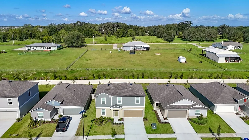 5 bed, 2.5 bath, 2896 sqft, $3,000 — Photo 1