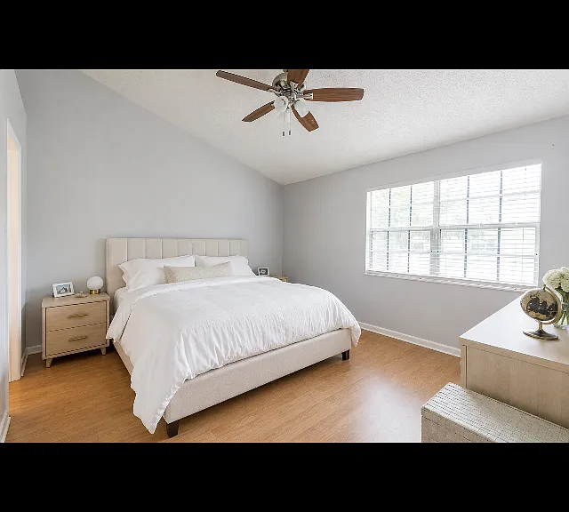 2876 S Cambridge Ln — Photo 2