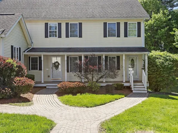 7 Brooksbie Rd Unit 3, Bedford, MA 01730