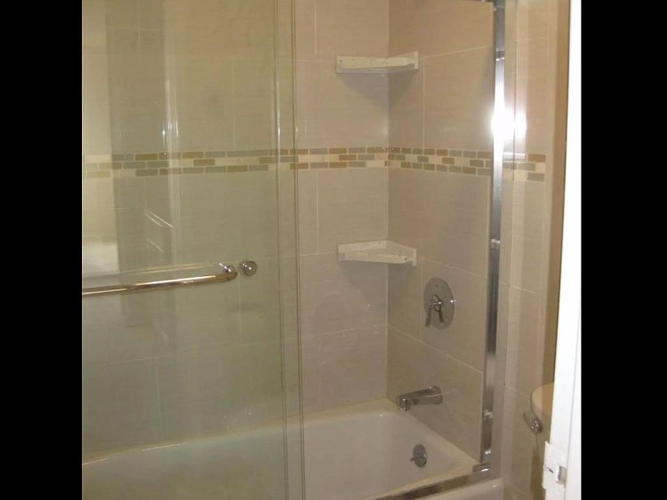 1st image of 801 N Humboldt St APT 402