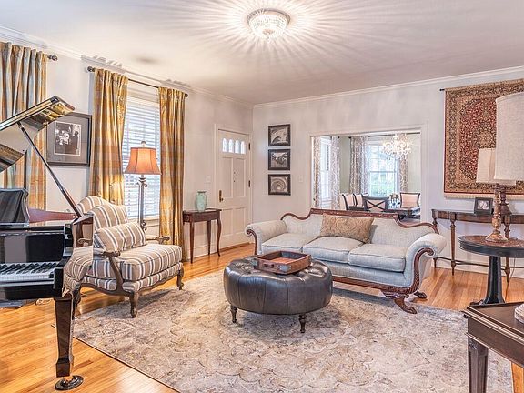 3rd image of 304 Greensboro St