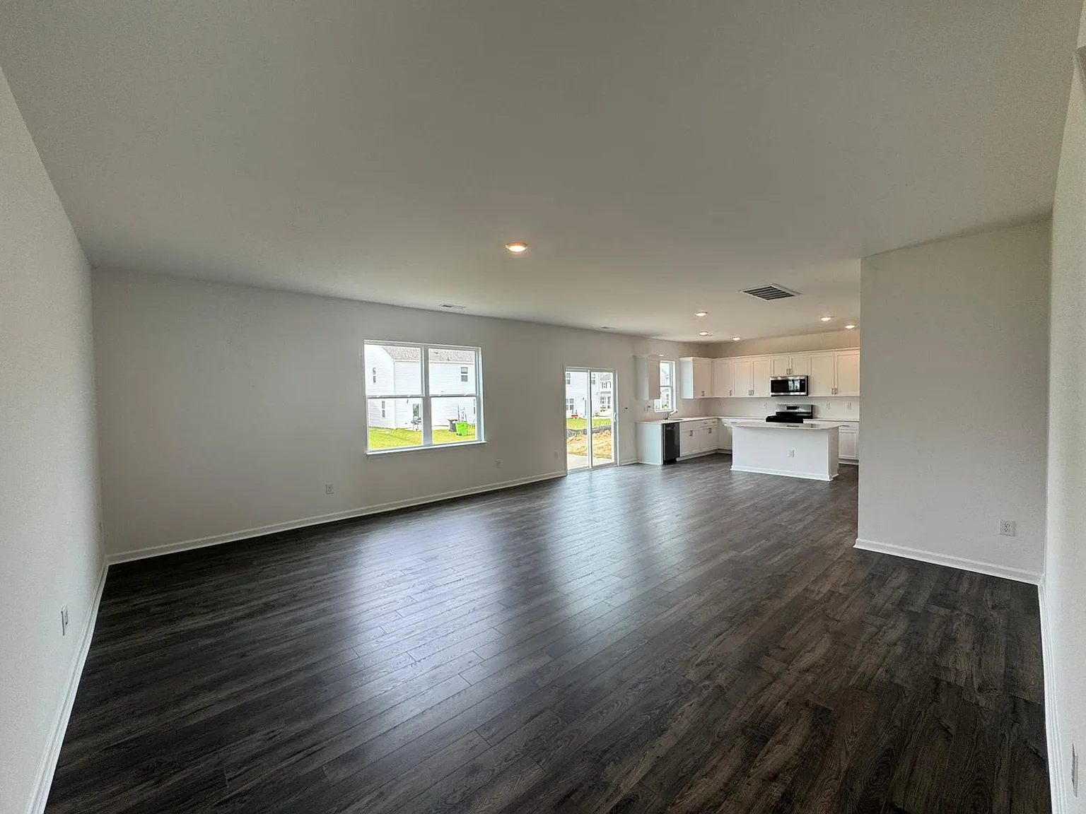 5 bed, 2824 sqft, $2,895 — Photo 4