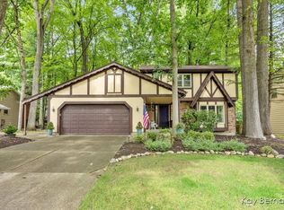 1735 Pinnacle Dr SW, Wyoming, MI 49519