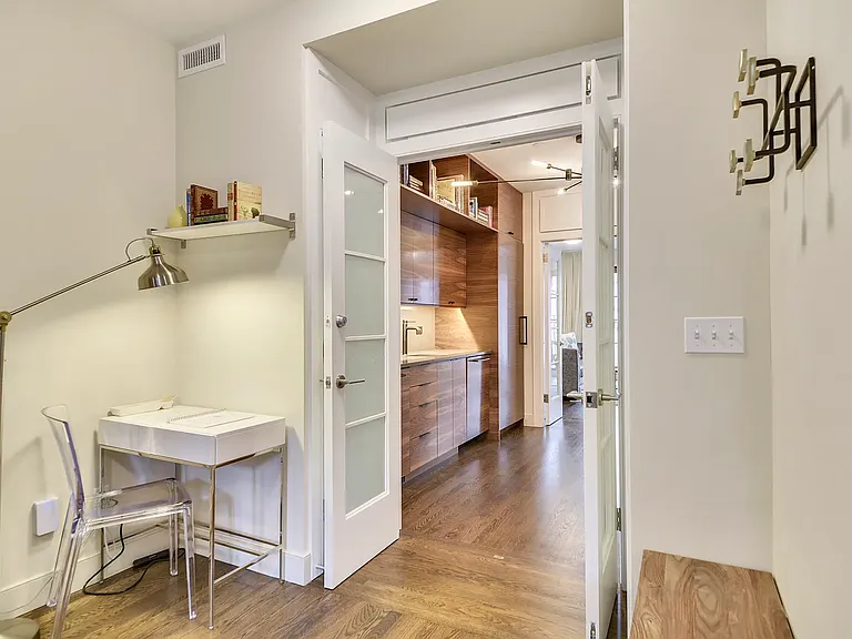 206 E 20th St #PENTHOUSE — Photo 13