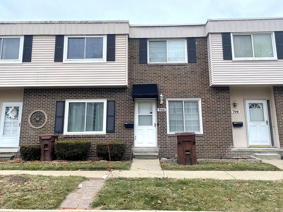1st image of 705 Estrada Dr
