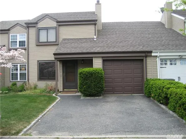 54 Jan Ct, Bay Shore, NY 11706