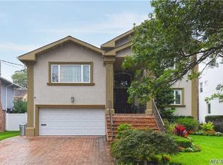 78 Captains Rd, Valley Stream, NY 11581