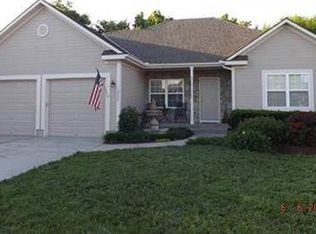 2422 NE Carousel Ct, Lees Summit, MO 64086