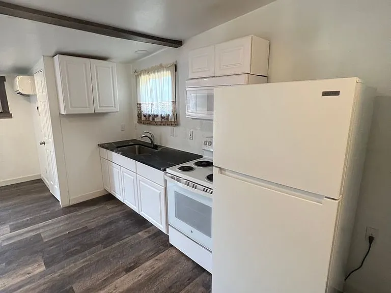 W21 322 Village Way — Photo 2