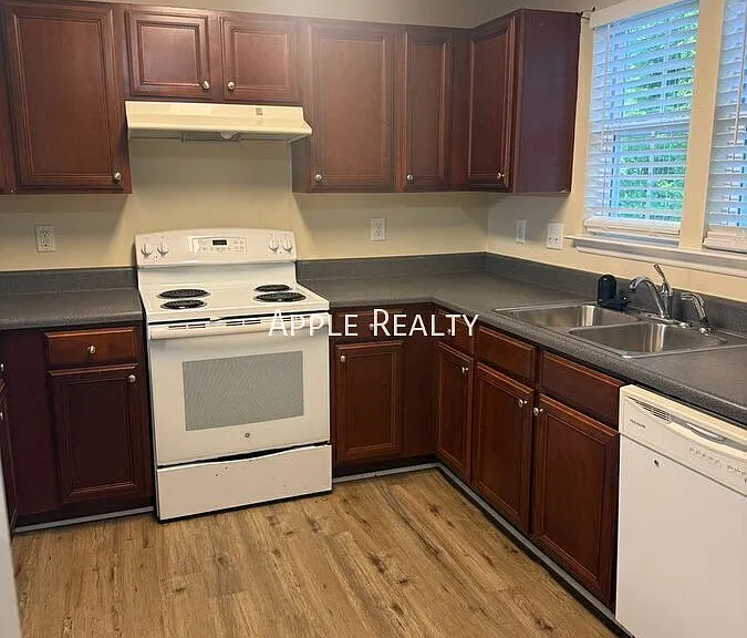 202 Allen St #B — Photo 8