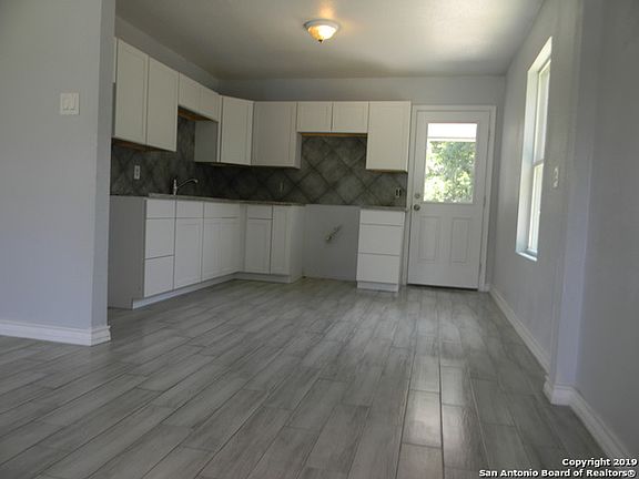 4th image of 4910 Zulema Ave