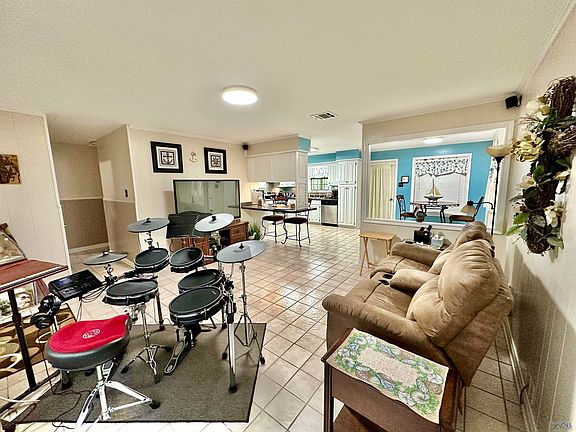 5th image of 320 Gaidry Dr