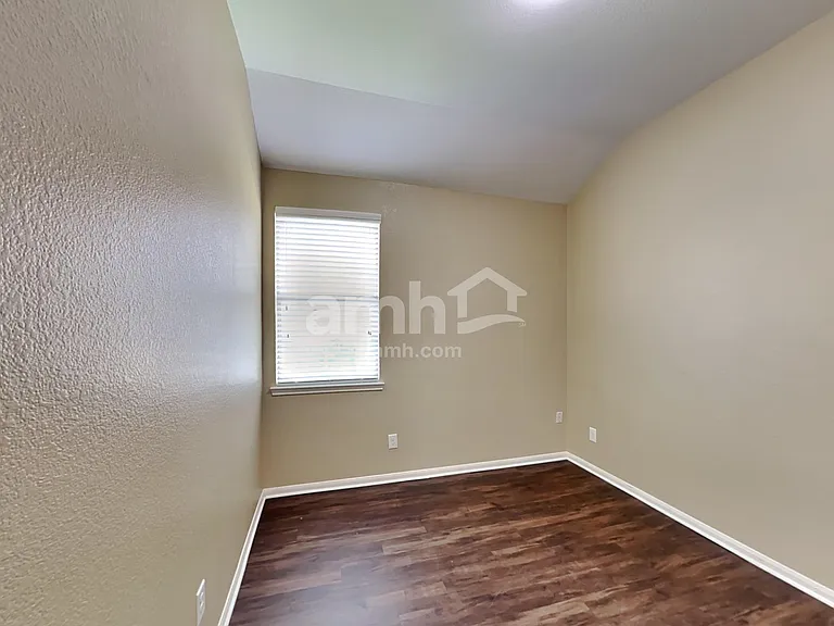 2324 Shady Tree Ln — Photo 19