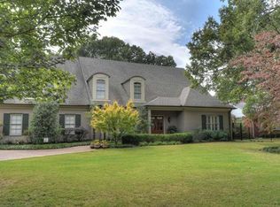 5089 Walnut Grove Rd, Memphis, TN 38117