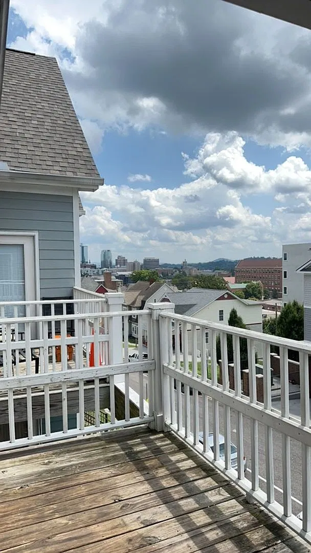 Great top floor unit for $3375 month! Lease includes TWO assigned parking spaces! Sign now, move ... — Photo 3