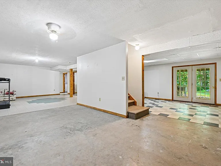 13245 Croom Rd — Photo 41