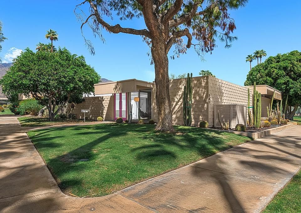 1st image of 387 Desert Lakes Dr