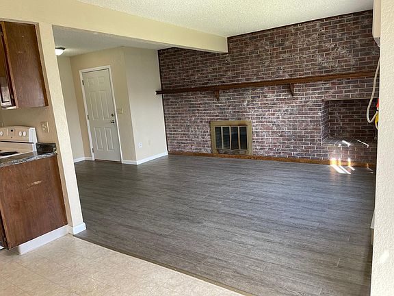 Entry and Livingroom