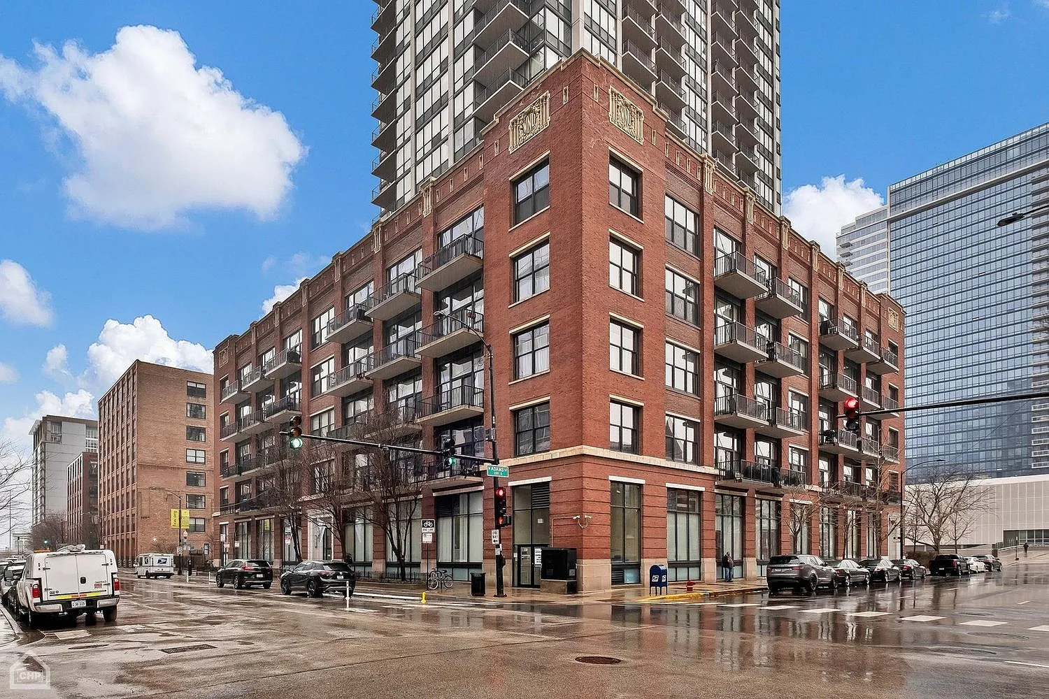 210 S Desplaines St APT 404 photo 1
