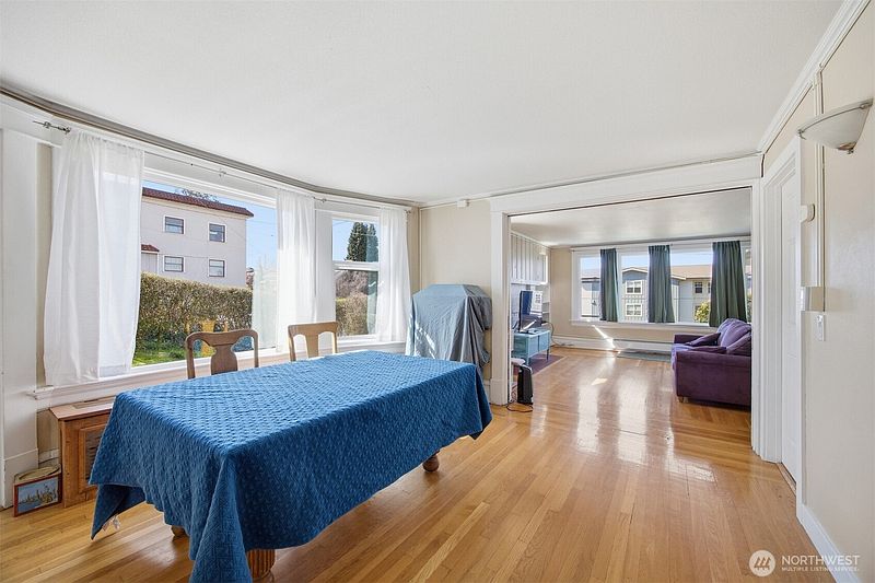 5th image of 900 N Garden