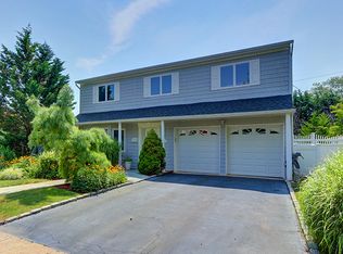 14 Chapman Dr, Massapequa Park, NY 11762