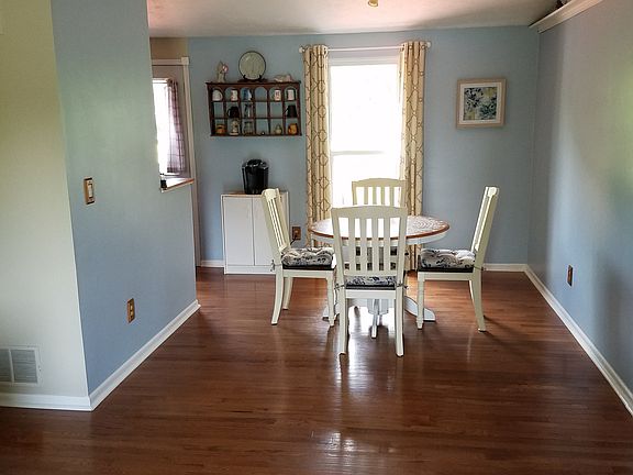 3rd image of 6664 Fernshire Ct