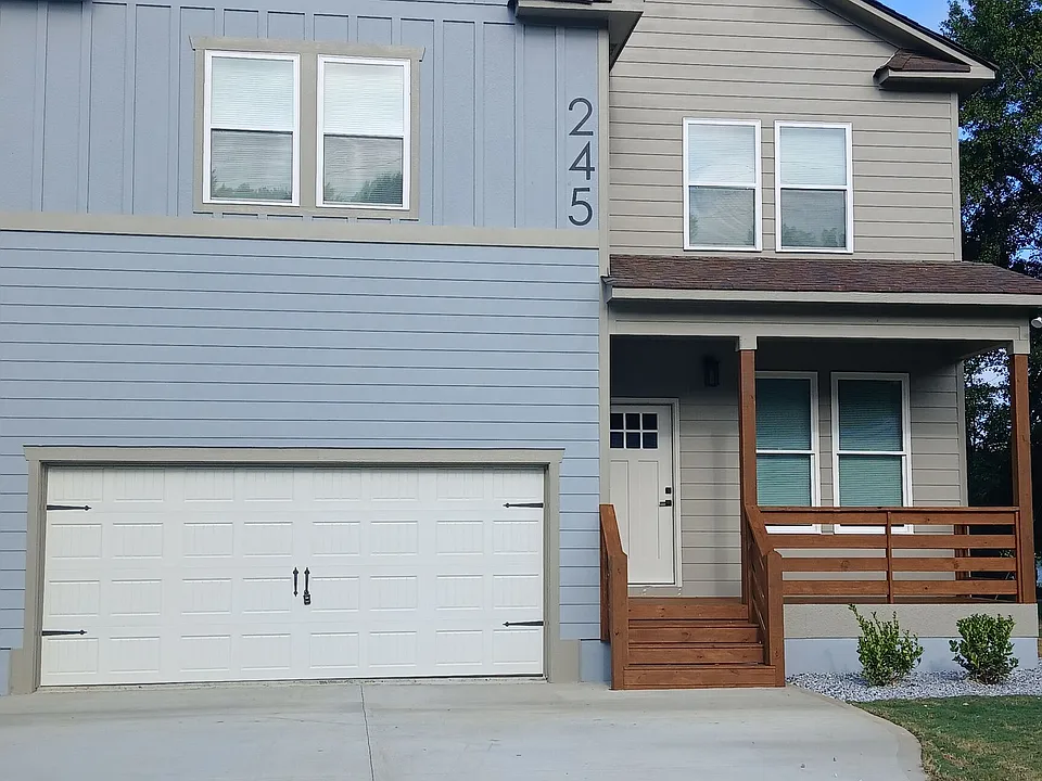 245 Lakeview Dr