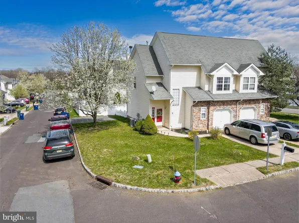 2 Bonnie Ct, Lawrence Township, NJ 08648