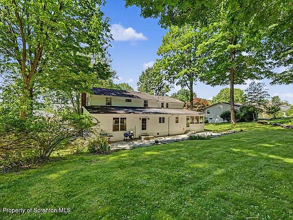 3rd image of 104 Sturbridge Rd