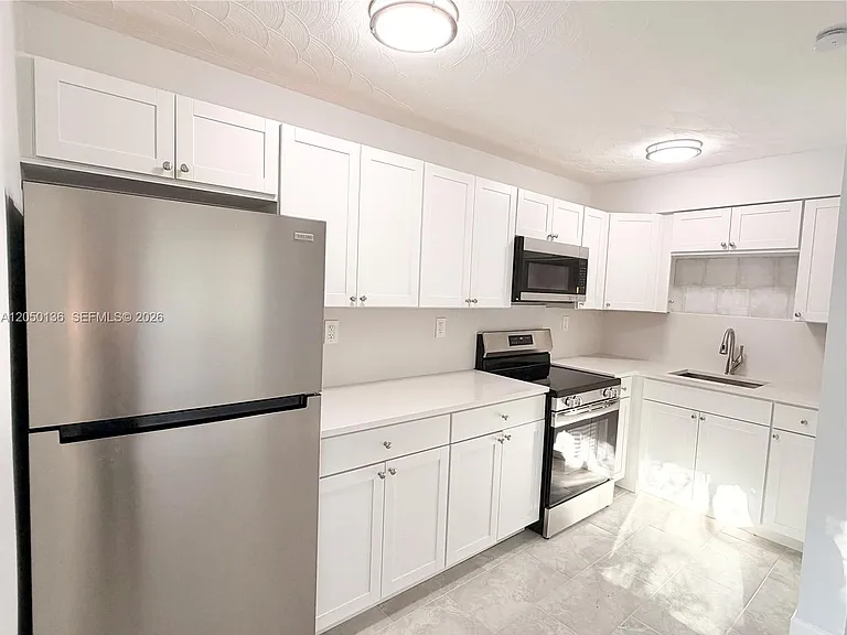 1632 NE 4th Pl #1 — Photo 5