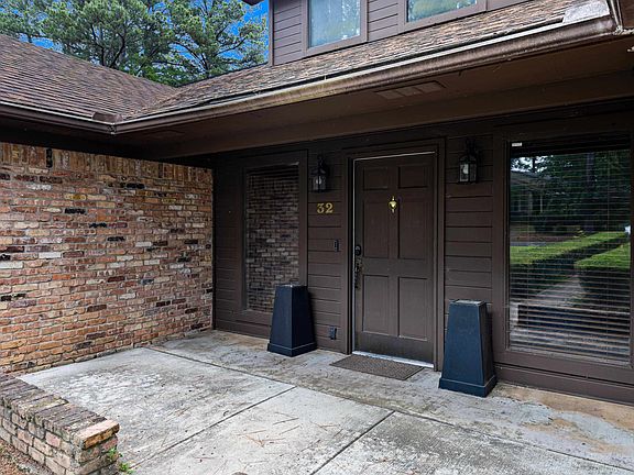 3rd image of 32 Stonegate Dr