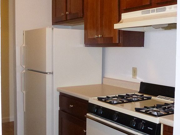 2nd image of 9 Kessler Farm Dr APT 204