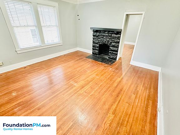 4th image of 1756 Lawrence Ave #B