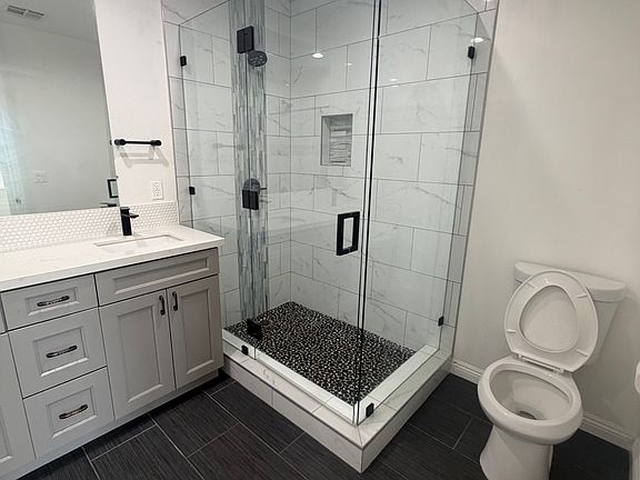 4th image of 640 E Lemon Ave #642