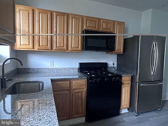 4th image of 430 Whitridge Ave